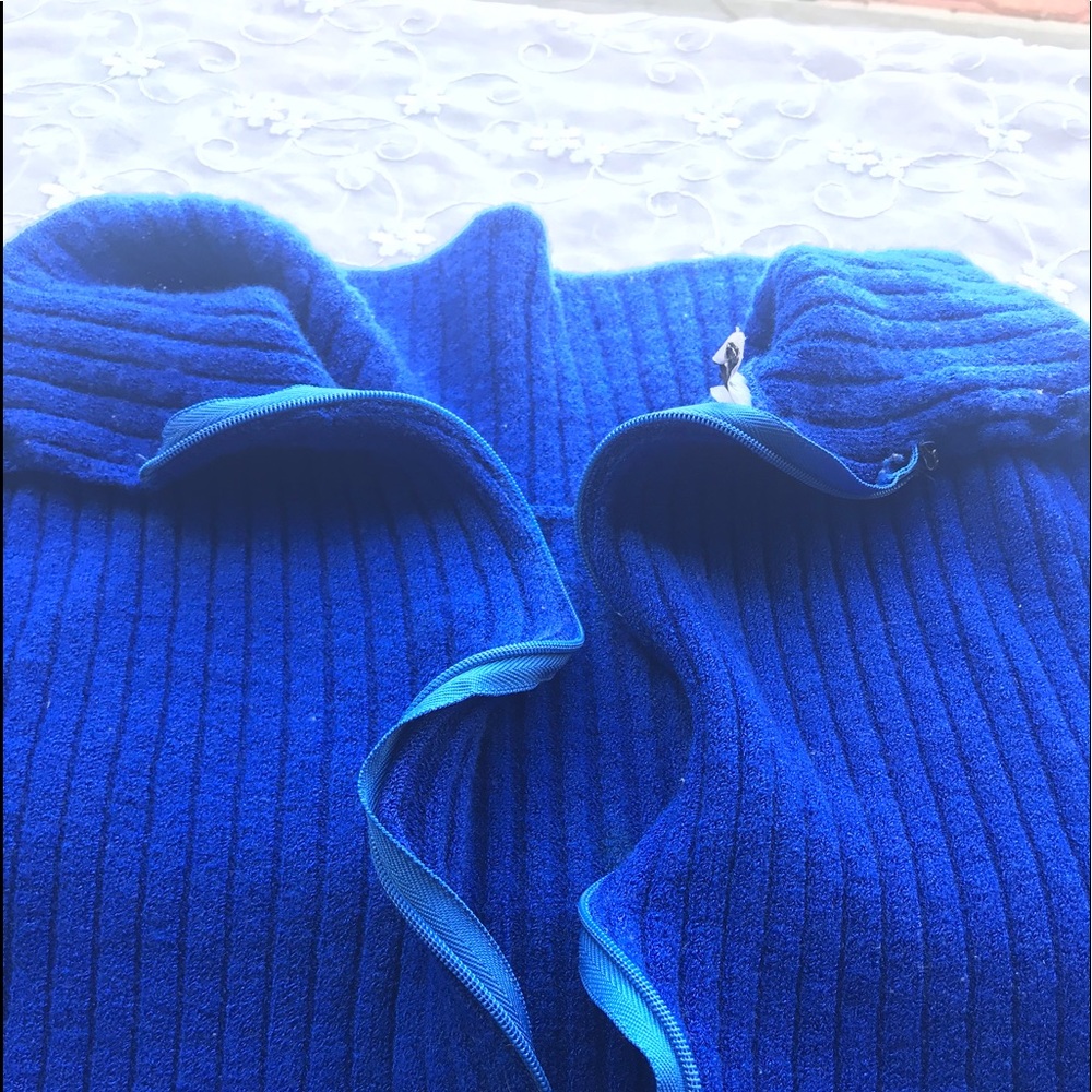 St. John Long sleeve royal blue Meduim size-used